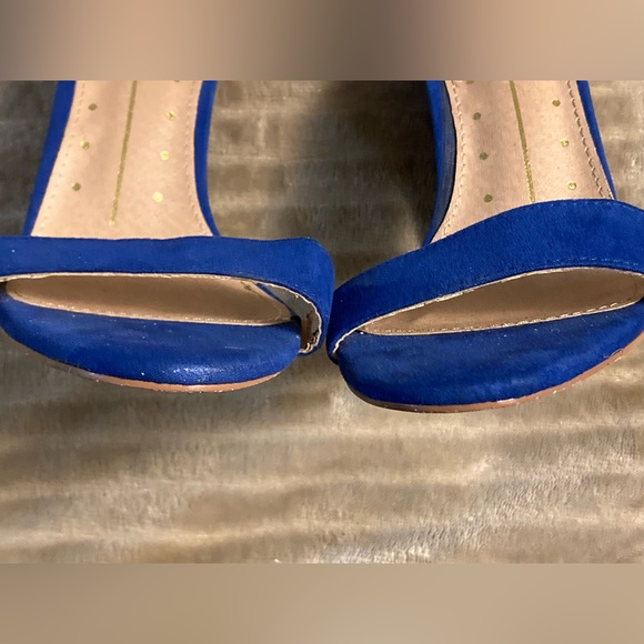 FRH Hazel Faux Suede Block Heels Floral Embroidered Open Toe Ankle Strap Sz 8.5 - Picture 12 of 16